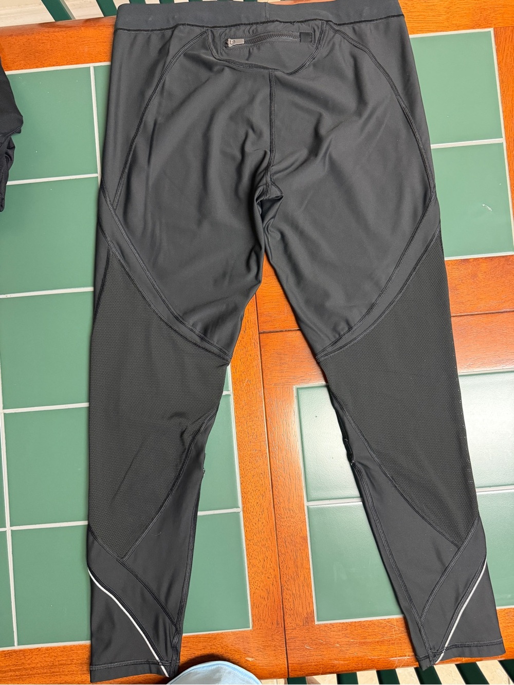Victoria Sport Black Leggings with Back Zip Pocket size Large - Picture 6 of 11